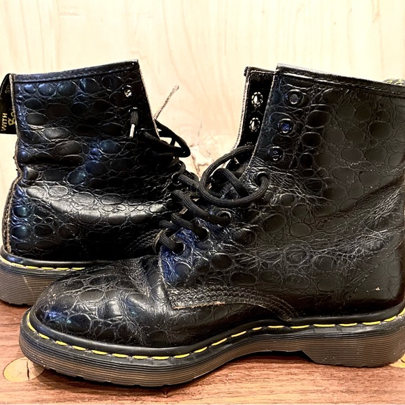 Dr. Martens Shoes Made In England Vintage Authentic Doc Martens